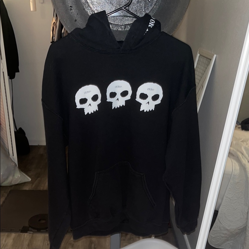 ZERO SKATEBOARD Black Skull Hoodie